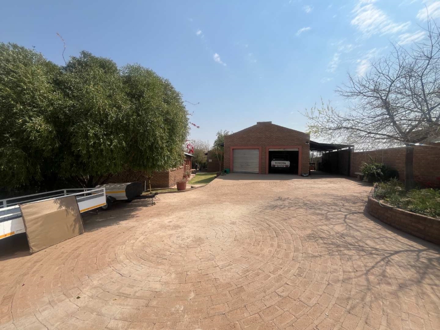 5 Bedroom Property for Sale in Upington Northern Cape